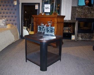metal and wood end table & accessories