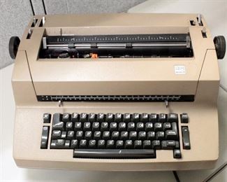 IBM Selectric II Electric Typewriter, Powers On