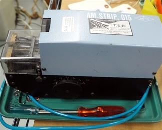 be-ri AM Strip.015 Pneumatic Stripping Machine