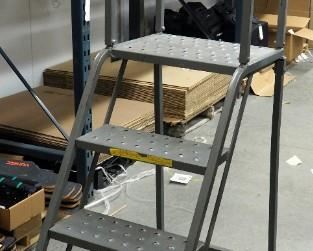 Heavy Duty Rolling 4 Step Warehouse Ladder