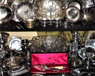 SILVER PLATE AND PRESSED GLASS PUNCH BOWL WITH 6 CUPS