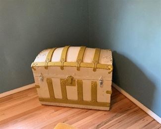 Refurbished Humpback Trunk