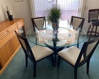 Glass Dinette w/4 Chairs
$295