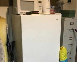 Micro wave, Water Filter, Kenmore Upright Frost Freezer (Model 253.9282010)