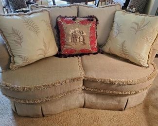 ELEGANT BERNHARDT LOVESEAT