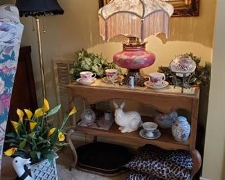 VICTORIAN LAMP ON FRENCH STYLE TABLE