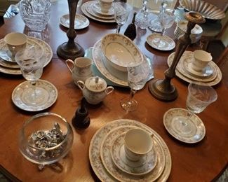 CHINA & GLASSWARE