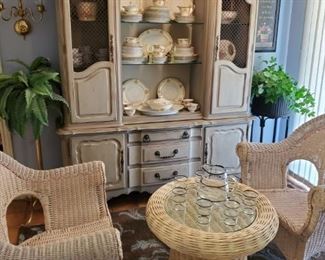 FRENCH STYLE CHALK PAINTED HUTCH