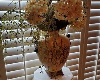 FLORAL ARRANGEMENT ON PLANT STAND