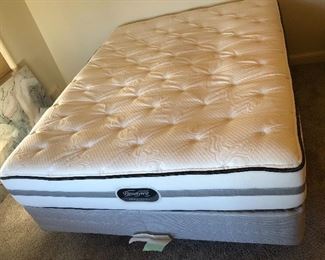 * SOLD pending pick up * Beautyrest “Vanderbilt” queen size mattress & box spring + metal frame. In GOOD condition, gently used - from guest room.