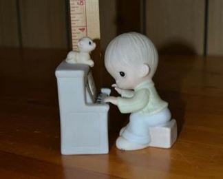 PLL #22 Precious Moments 2 piece Boy Playing Piano Musical $10