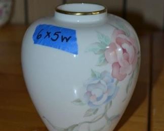 PLL #33 Lenox USA Chatsworth Vase 6" x 5" $10