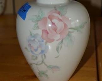PLL #33 Lenox USA Chatsworth Vase 6" x 5" $10