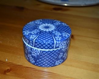 PLL #40 Tiffany & Co Blue & White Porcelain Trinket Box $20