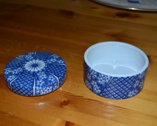 PLL #40 Tiffany & Co Blue & White Porcelain Trinket Box $20