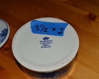 PLL #41 Hand Painted Delfts Blue Delfino Holland Blue & White Trinket Box $10