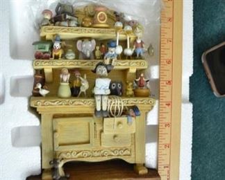 PLL #192 Disney Figurine Geppetto's Toy Creations Geppetto's Toy Hutch