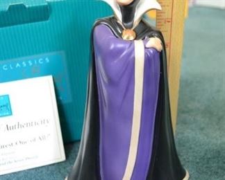 PLL 223 Disney Figurine "Who is the Fairest One of All" Snow White and The Seven Dwarfs