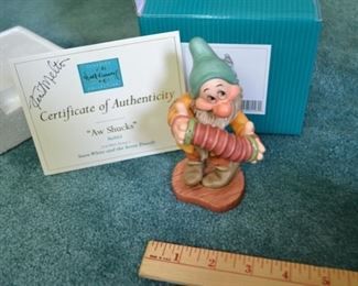 PLL 229 Disney Figurine "Aw Shucks" Bashful