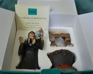 PLL 230 Disney Figurine "Evil to the Core" Snow White and the Seven Dwarfs