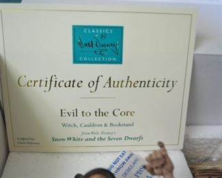 PLL 230 Disney Figurine "Evil to the Core" Snow White and the Seven Dwarfs