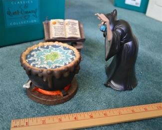 PLL 230 Disney Figurine "Evil to the Core" Snow White and the Seven Dwarfs