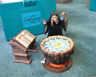 PLL 230 Disney Figurine "Evil to the Core" Snow White and the Seven Dwarfs