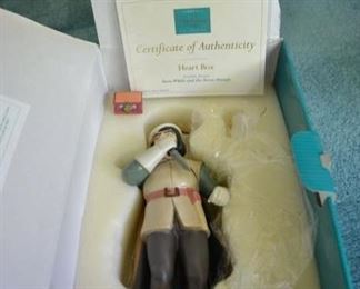 PLL 240 Disney Figurine "Heart Box " Snow White and the Seven Dwarfs