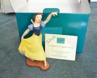 PLL 254 Disney Figurine "The Fairest One of All" Snow White and the Seven Dwarfs