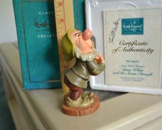 PLL 257 Disney Figurine "Ah-choo" Snow White and the Seven Dwarfs