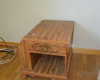 PLL 290 End Table $40