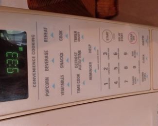 PLL 390 Microwave @ $25