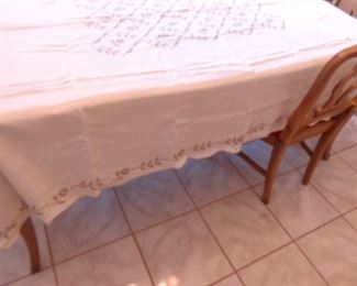 PLL 509 Tablecloth with Napkins $20 Set