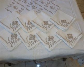 PLL 509 Tablecloth with Napkins $20 Set