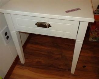 PLL 582 Side Table $35 (1 of 3)