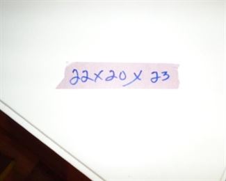 PLL 582 Side Table $35 (1 of 3)