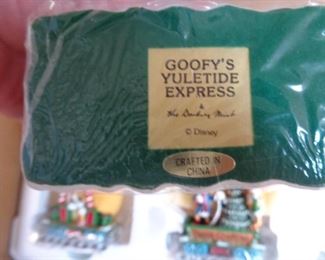 PLL 712 Goofy's Yuletide Express 6 pc Train Set $45