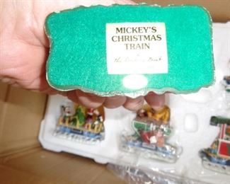 PLL 713 Danbury Mint Mickey's Christmas Train Set $45