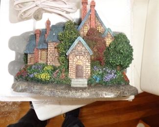 PLL 801 Thomas Kinkade Hawthorne Village "Village Lodge" @ $10