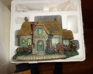 PLL 806 Thomas Kinkade Hawthorne Village "Olde Porterfield Antique Shop" @ $10