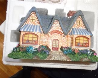 PLL 819 Thomas Kinkade Hawthorne Village "Candy Shop" @ $10