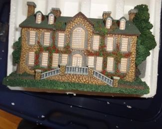 PLL 821 Thomas Kinkade Hawthorne Village "Lamplight Inn" @ $10