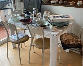 White Table & Chairs $85 **CALL (847) 630-1009 TO PURCHASE**