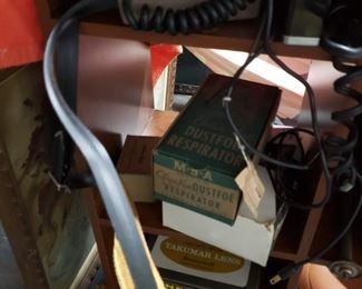 Assorted vintage photography cameras & accessories 