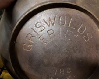 Griswolds "Erie" 783 No 5 cast iron Scotch bowl with handle (has crack) 