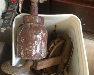 Oil can for yellow-brick road