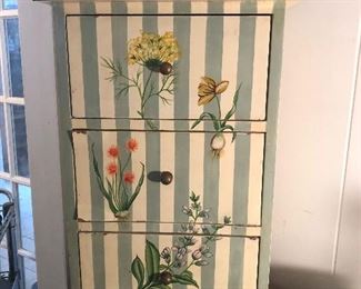 cute artsy craftsy dresser (minus the artsy)