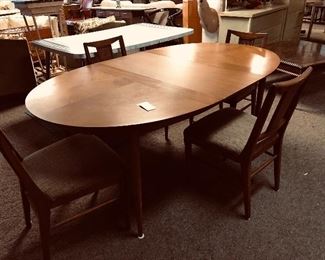 Henredon table with 4 chairs $900
