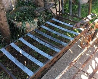 Woodward chaise