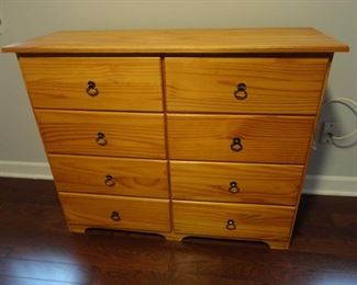 8 drawer pine chest